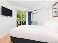 BreakFree Alexandra  Hotel Room (2)